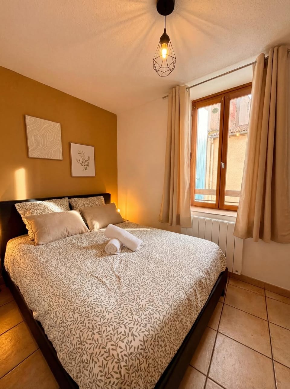 Bed, Bedroom, towels