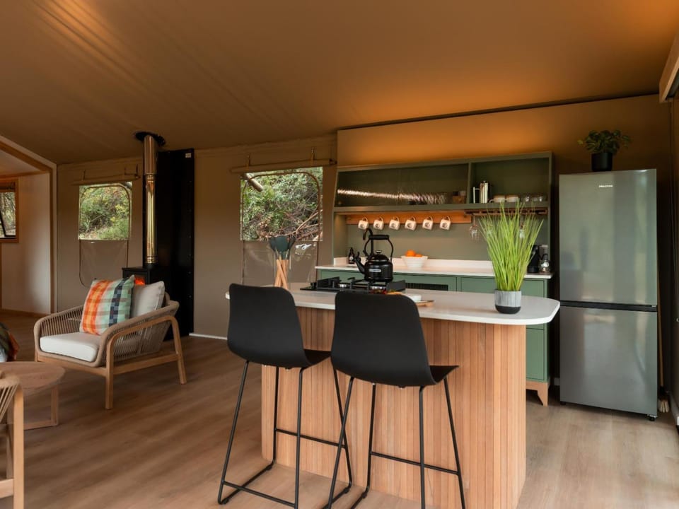 Kitchen or kitchenette, Seating area