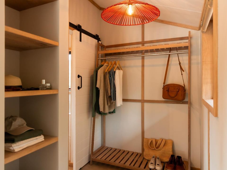 towels, wardrobe