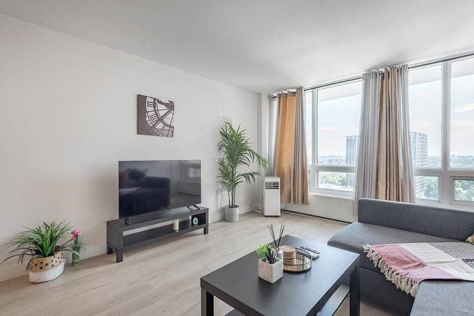 Communal lounge/ TV room, TV and multimedia, Living room, Seating area, Evening entertainment