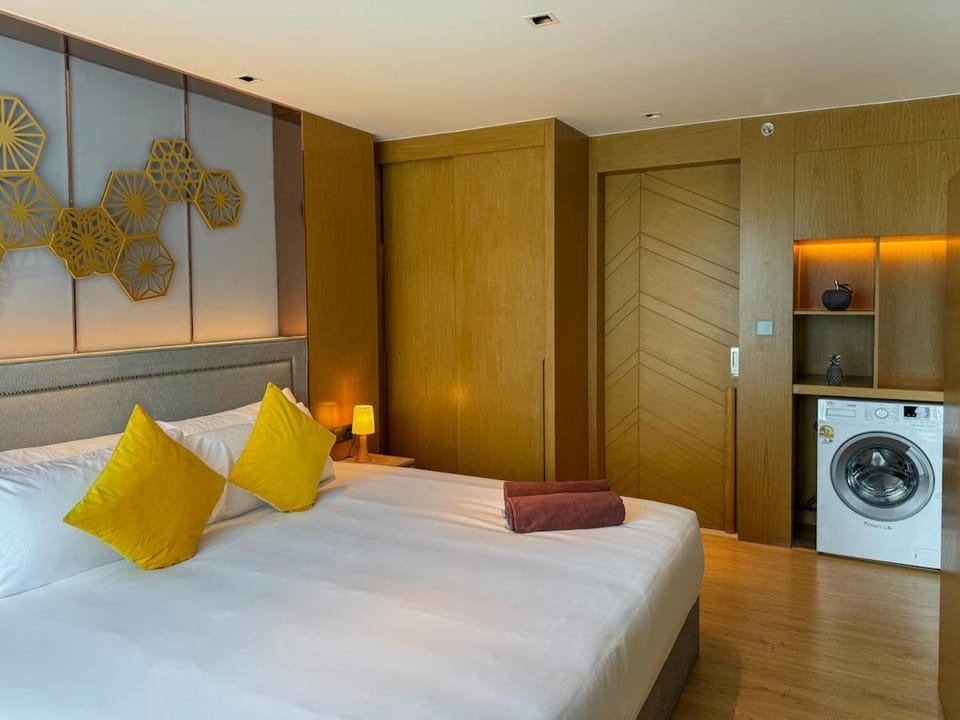 La Vita Rawai Nai Harn Beach 5 Star 1 BDR Apartment in Rawai