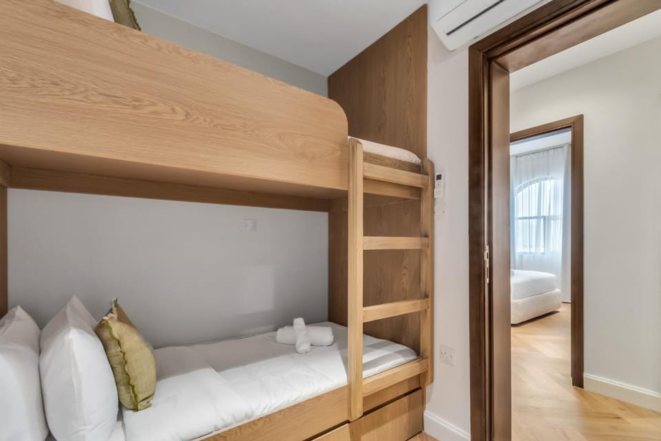 Bed, bunk bed, towels