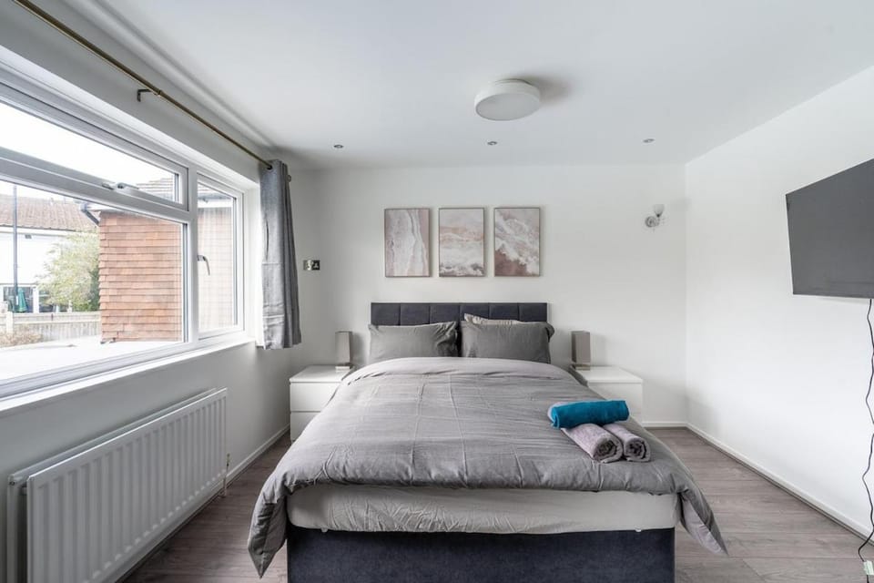 Karazo LTD - Luxurious contractor and family friendly 4 bedroom in Croydon with Parking House in Croydon