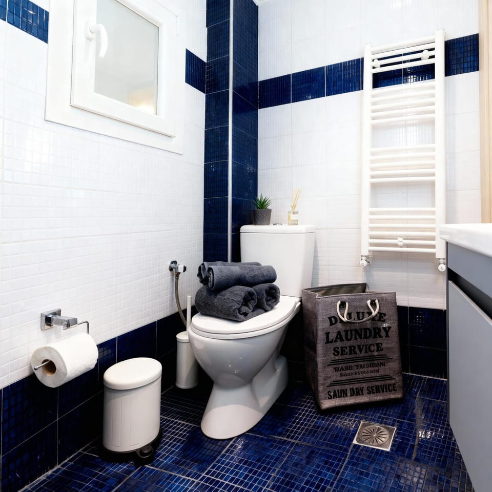 Shower, Toilet, Bathroom, heating, towels