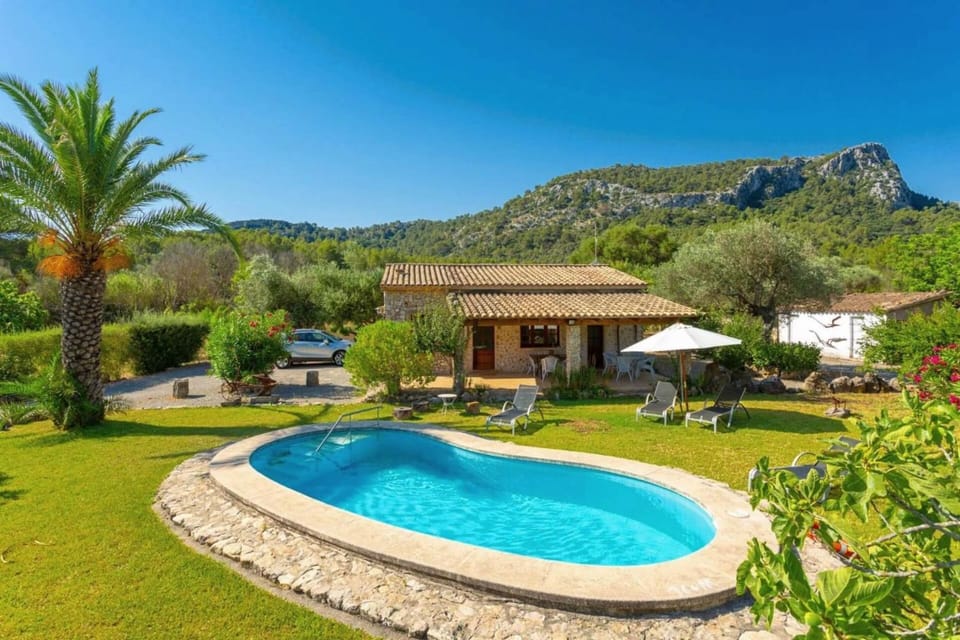 Property building, Off site, Garden, Garden view, Mountain view, Swimming pool, sunbed