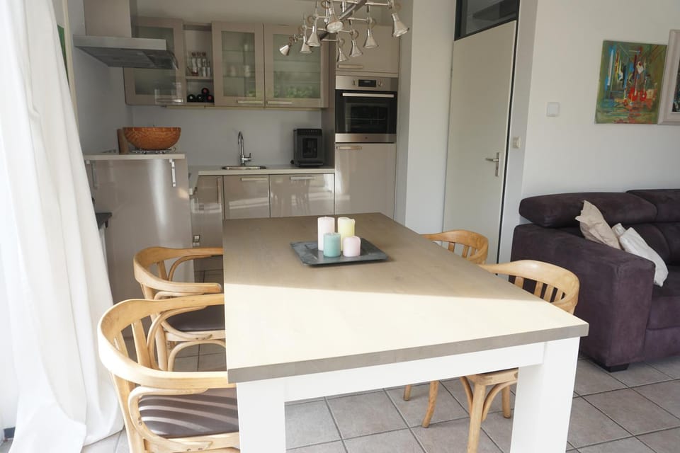 Dining area, kitchen