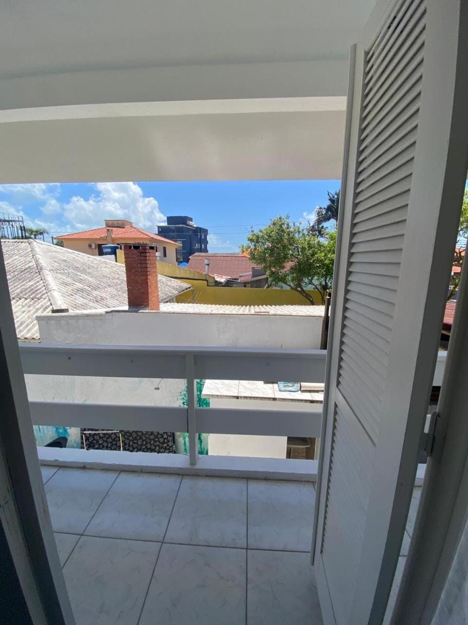 Golfinhos Casa 2 com Jacuzzi a 70m do mar House in Florianopolis