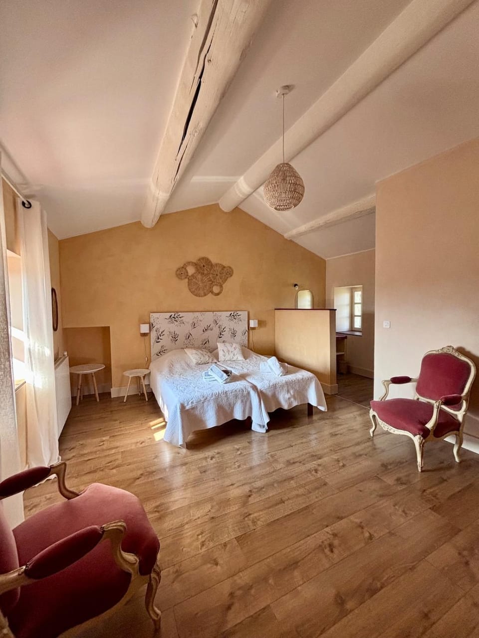 Photo of the whole room, Bedroom