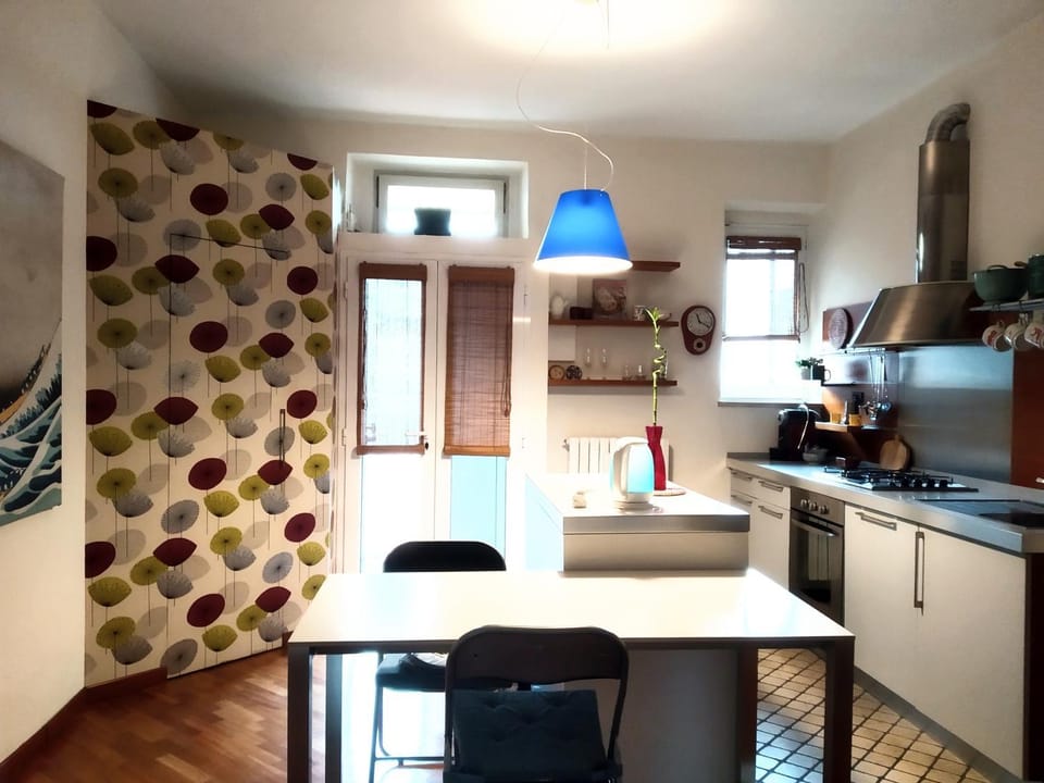 Kitchen or kitchenette, Dining area, oven, stove