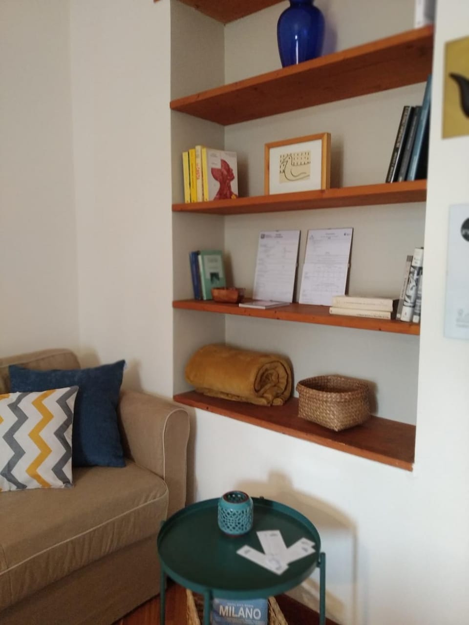 Library, Living room, Seating area