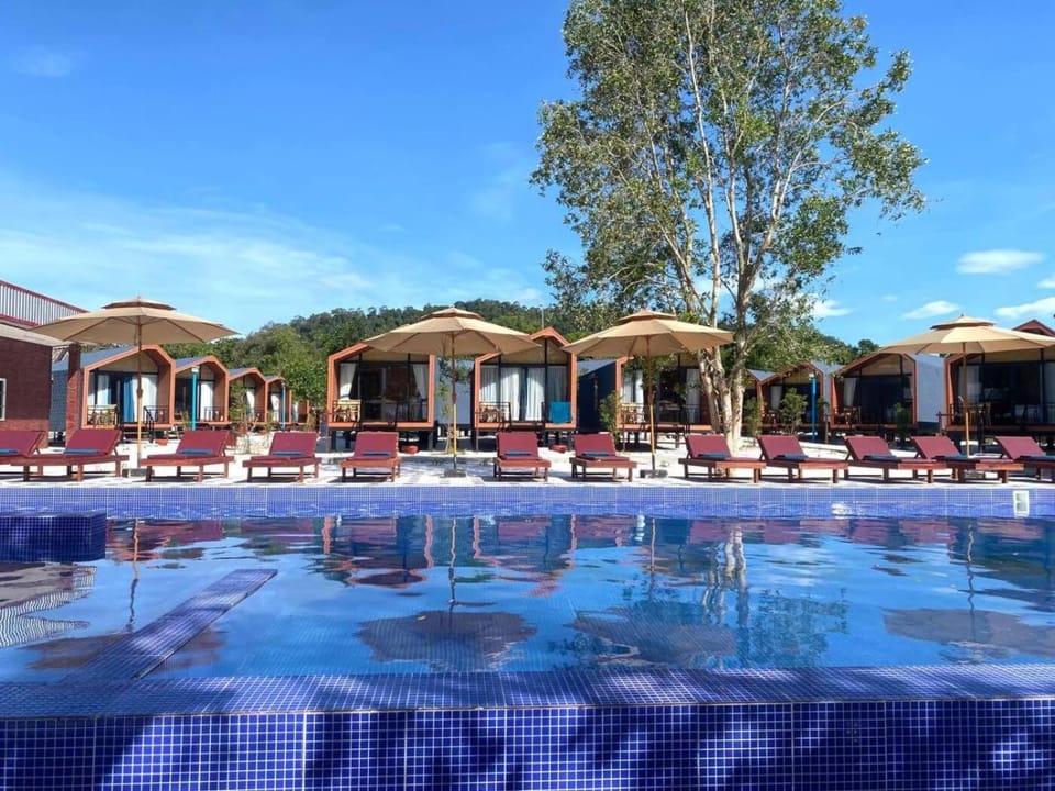 Swimming pool