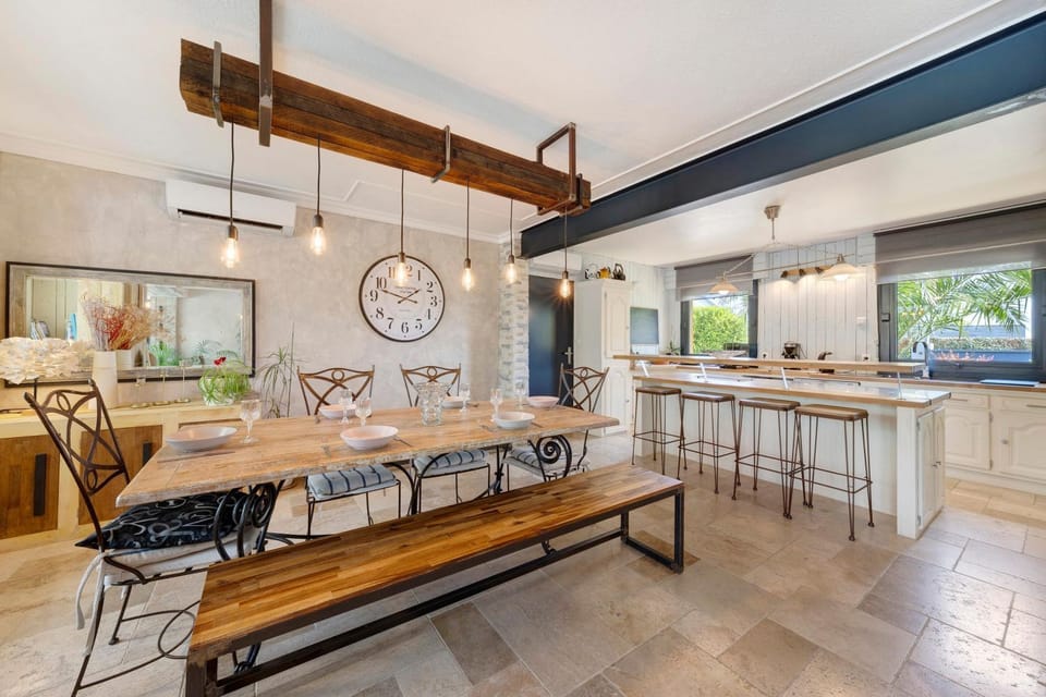 Property building, Kitchen or kitchenette, Living room