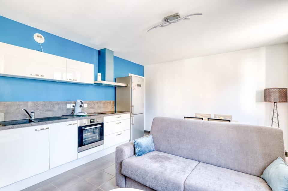 Kitchen or kitchenette, Living room, kitchen