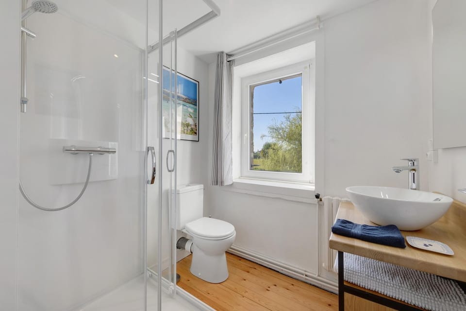 Bathroom, Living room