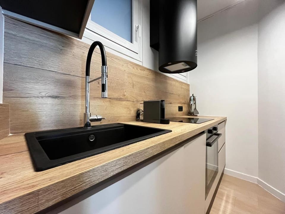 New Sleek 3BR apartment in the center of Athens Apartment in Athens
