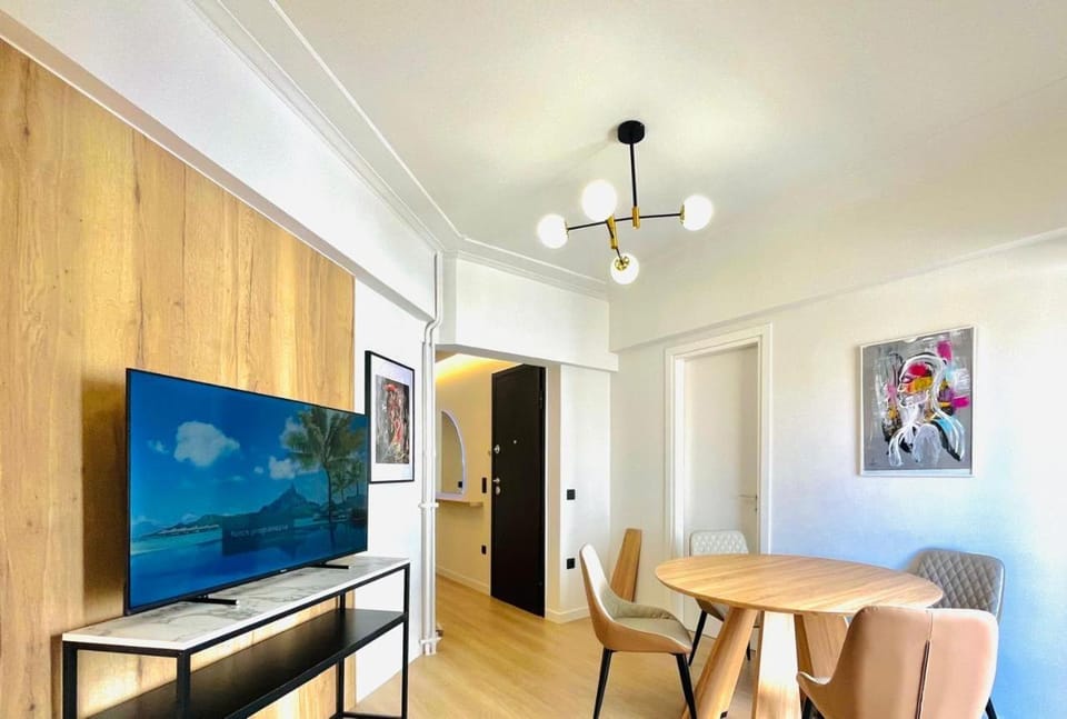 New Sleek 3BR apartment in the center of Athens Apartment in Athens