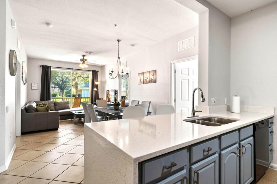 Vista Cay Remodeled WOW House in Highlands Reserve