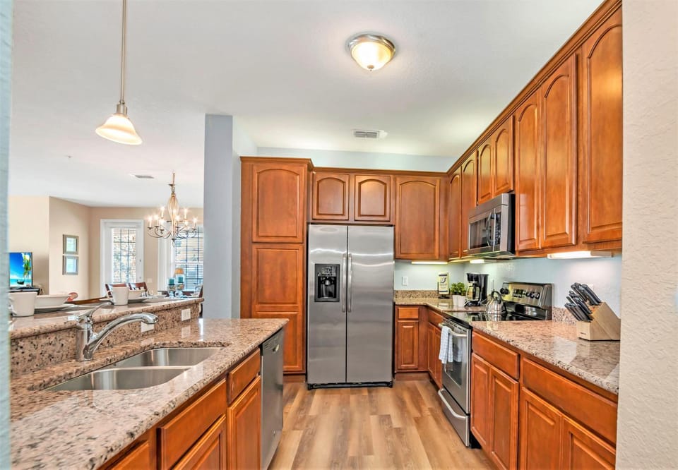 Huge Updated Stunner Corner House in Orlando