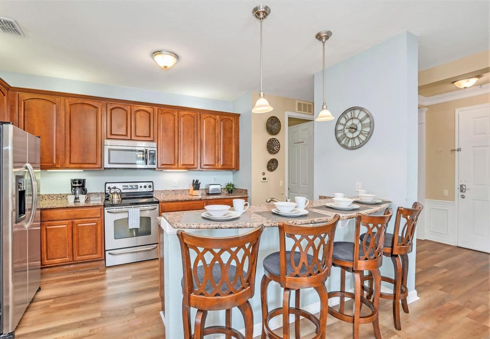 Huge Updated Stunner Corner House in Orlando