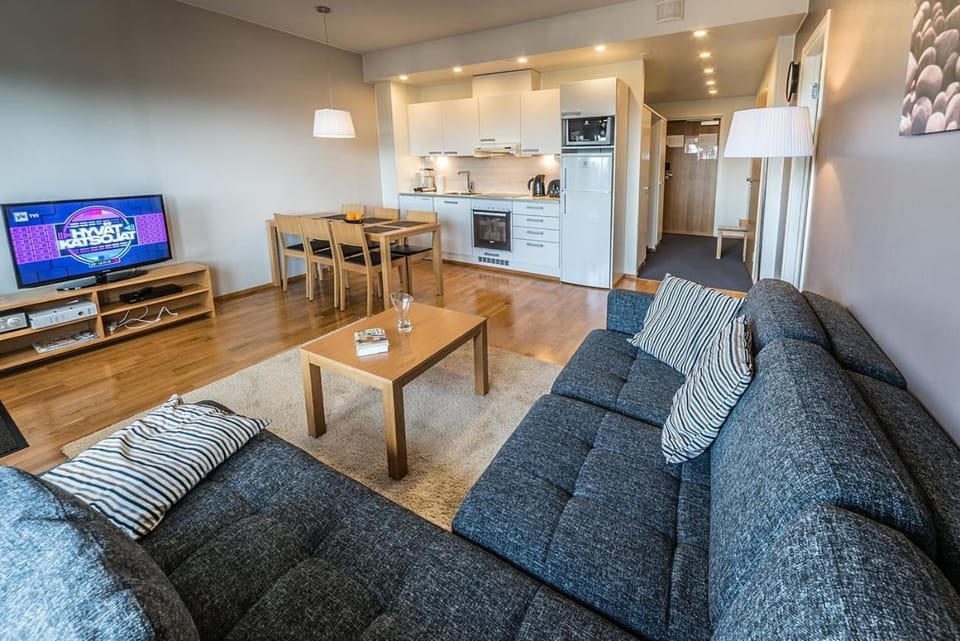 TV and multimedia, Kitchen or kitchenette, Living room, Seating area, Dining area