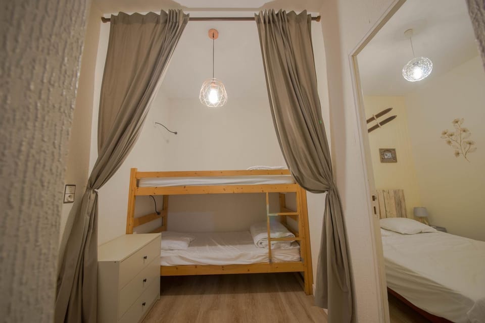 bunk bed
