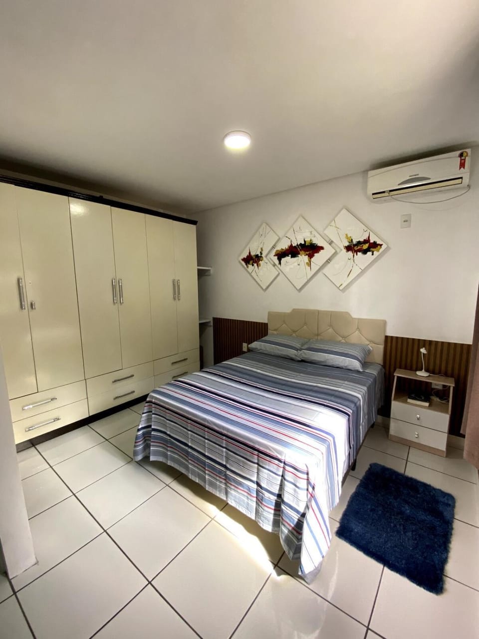 Bed, Bedroom, wardrobe, air conditioner