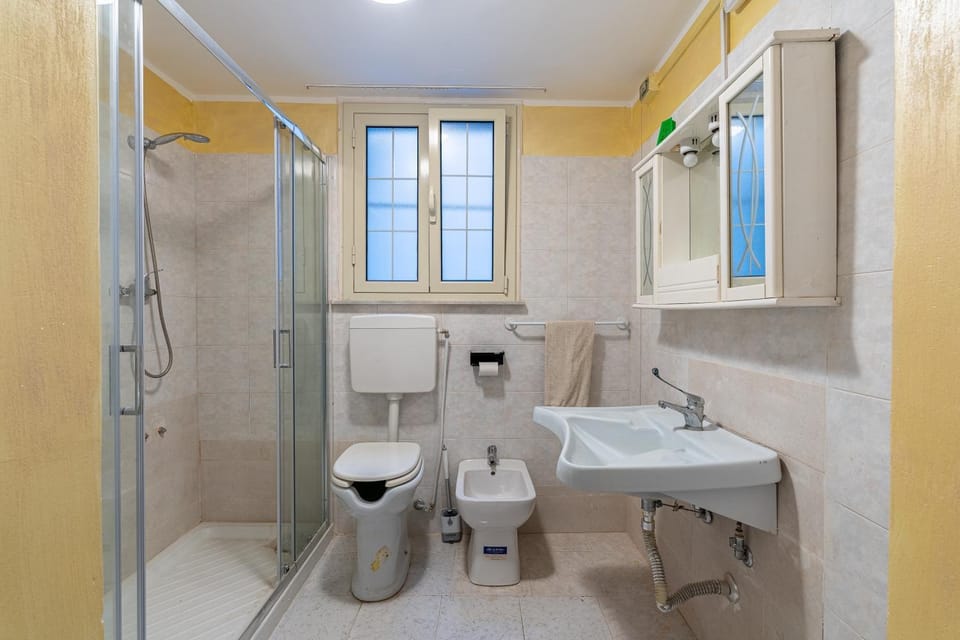 Bathroom, Living room