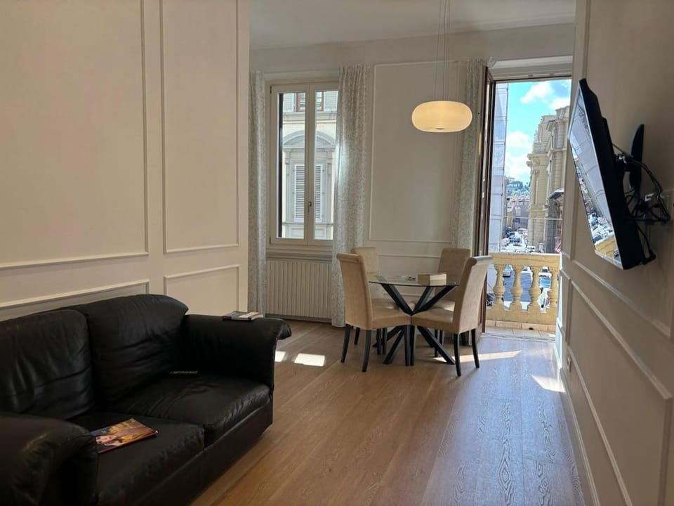 TV and multimedia, Living room, Seating area, Dining area, Evening entertainment