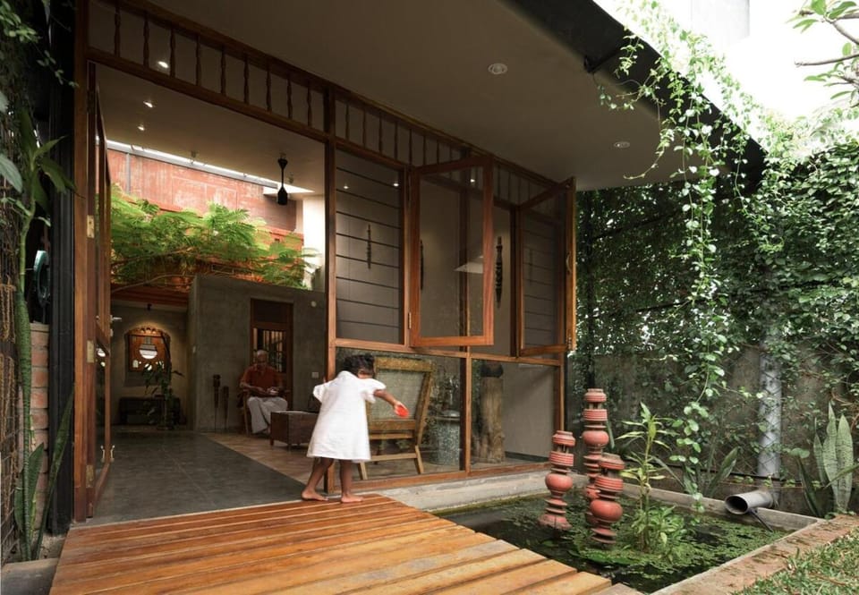 Facade/entrance
