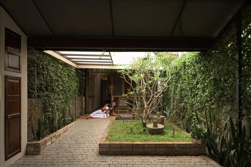 Facade/entrance, Day, Garden