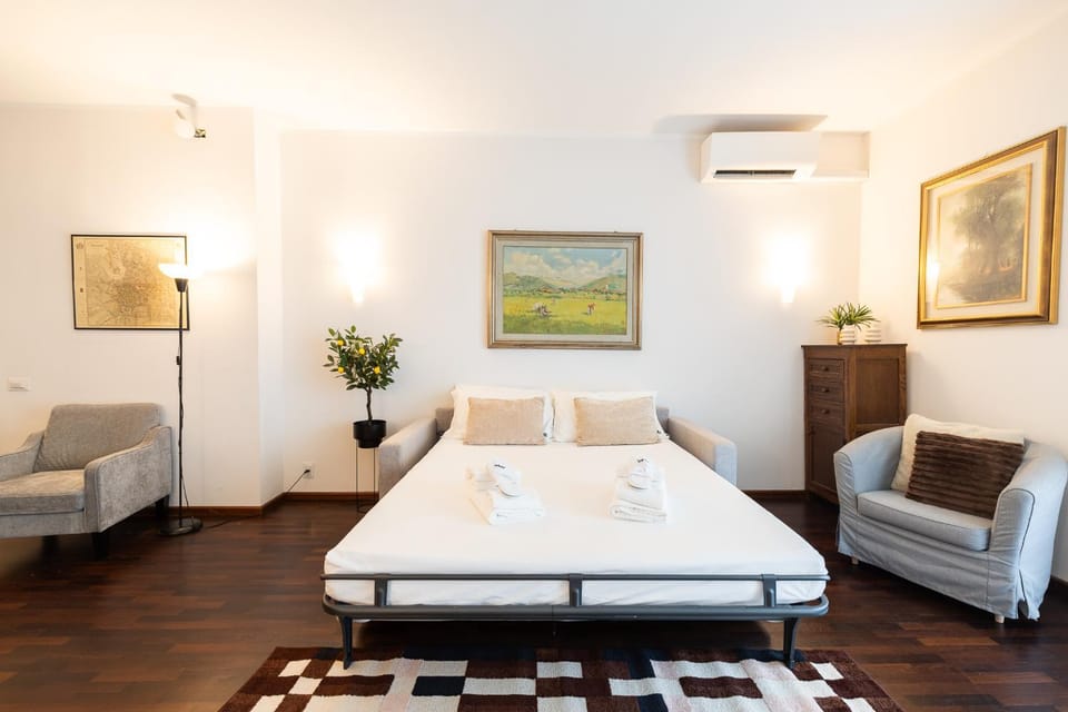 Bed, Living room, Seating area