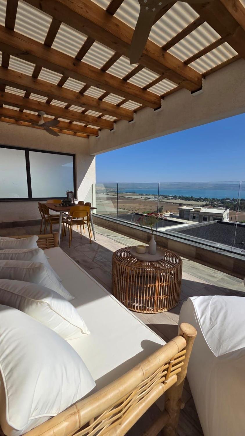 Natural landscape, Balcony/Terrace, Balcony/Terrace