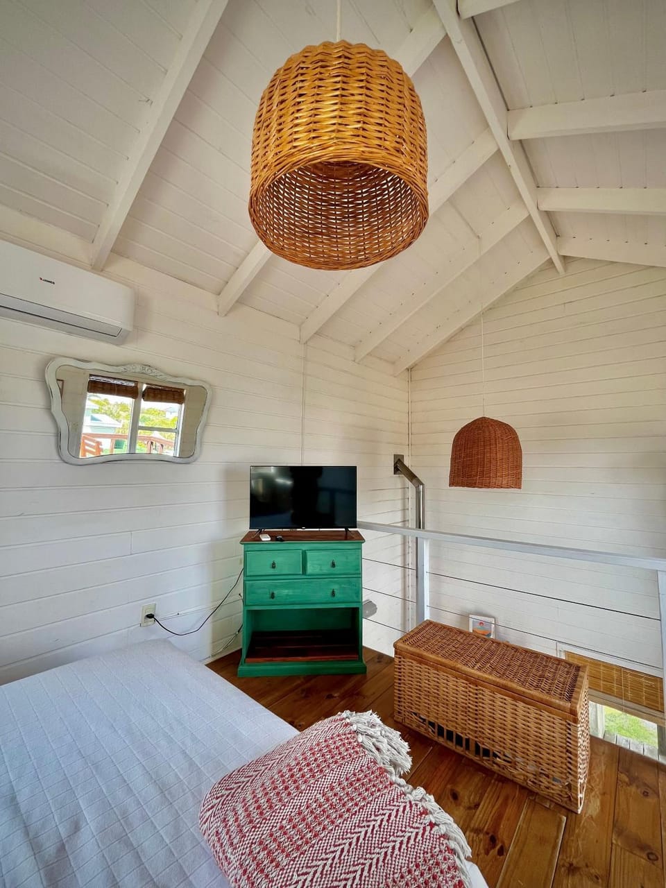Bed, TV and multimedia, Bedroom, heating, air conditioner, air conditioner