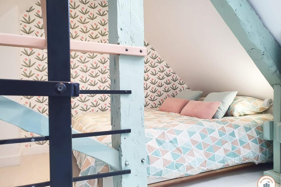 Bed, Bedroom