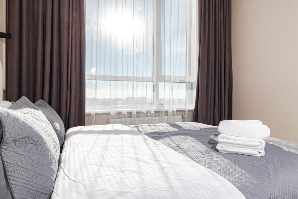 Bed, Photo of the whole room, Bedroom, towels