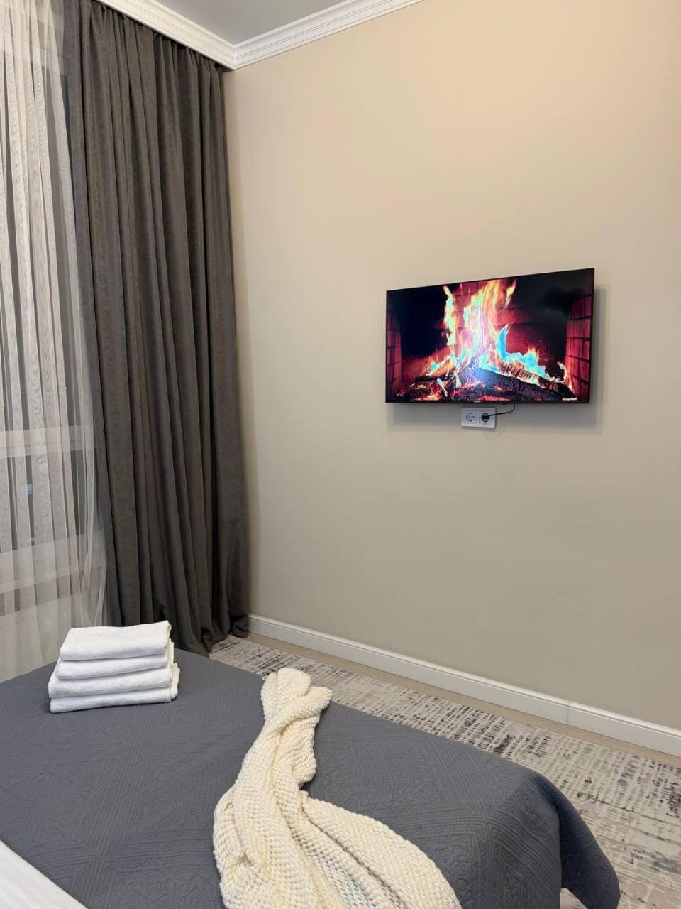 Photo of the whole room, Bedroom