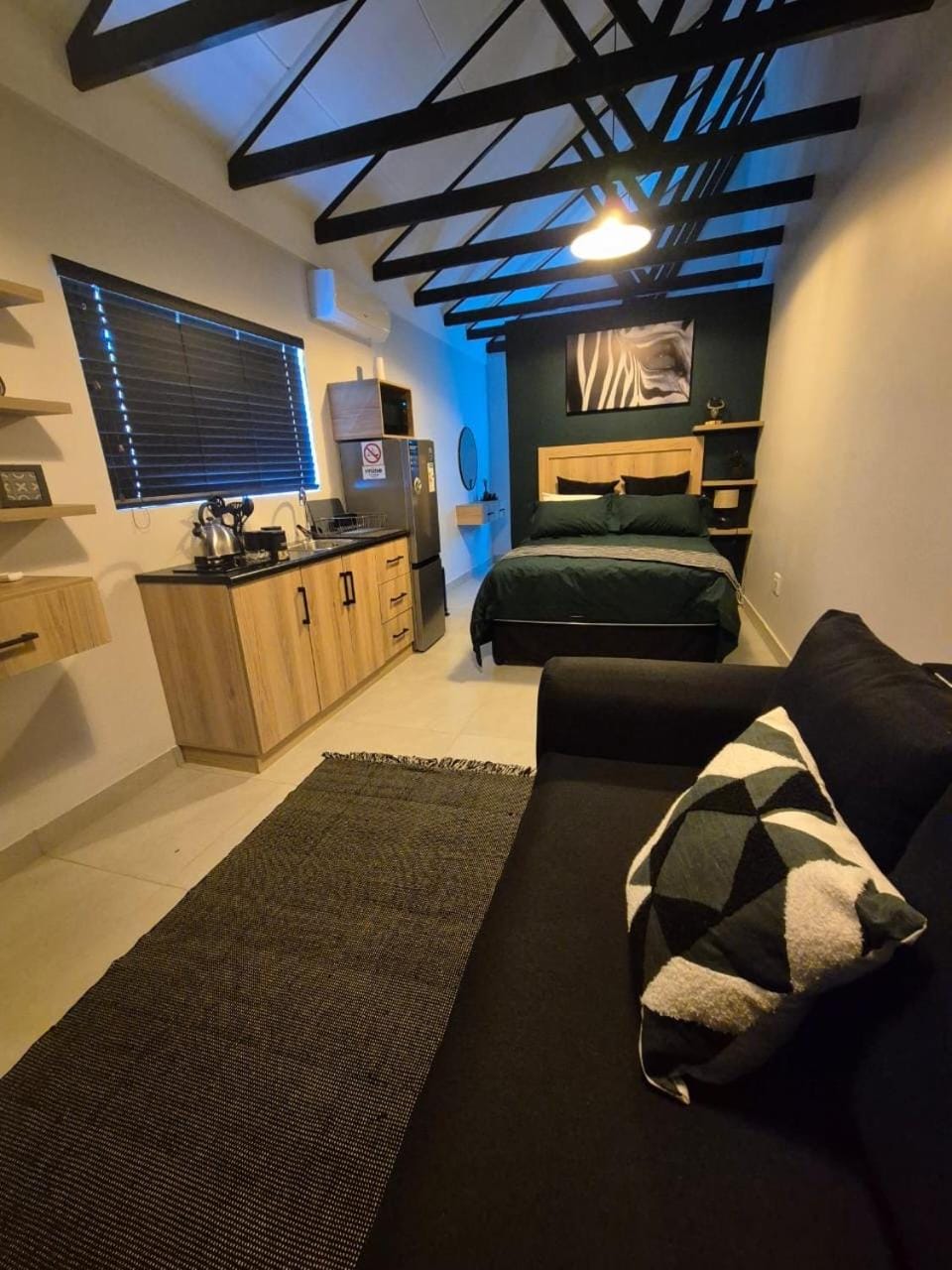 Kitchen or kitchenette, Bedroom