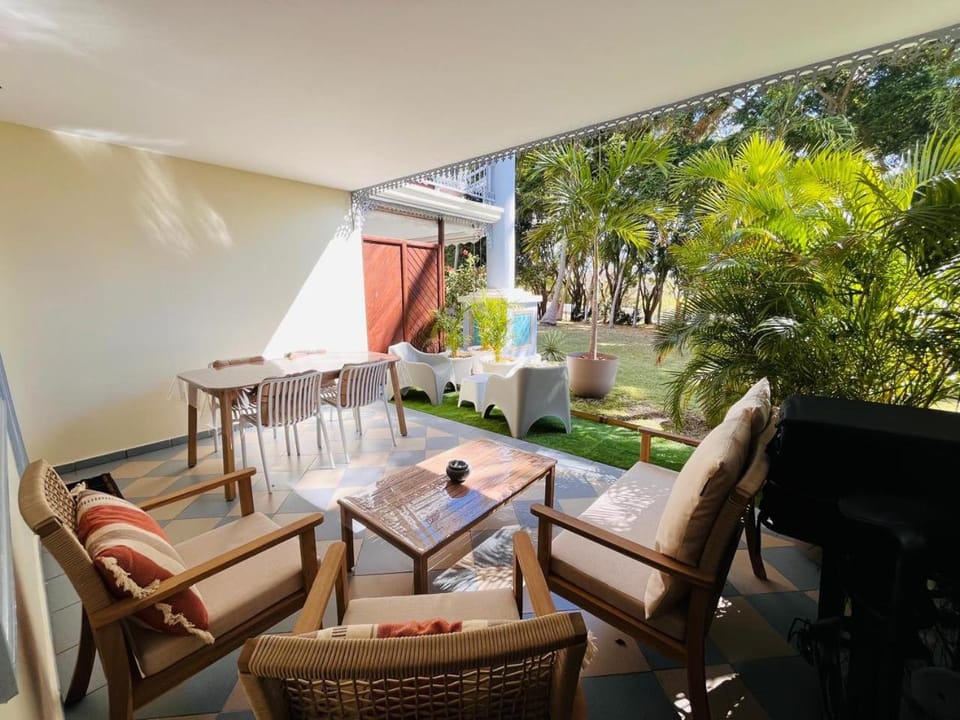 Bel Appart 40 m2 piscine jardin &Citerne d'eau& Apartment in Grande-Terre, Guadeloupe