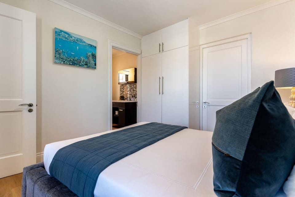 Stunning Ocean and Mountain Views, Heated Mini Pool - Villa Iparadesi Camps Bay Villa in Camps Bay