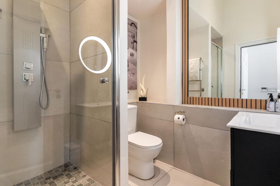 Stunning Ocean and Mountain Views, Heated Mini Pool - Villa Iparadesi Camps Bay Villa in Camps Bay