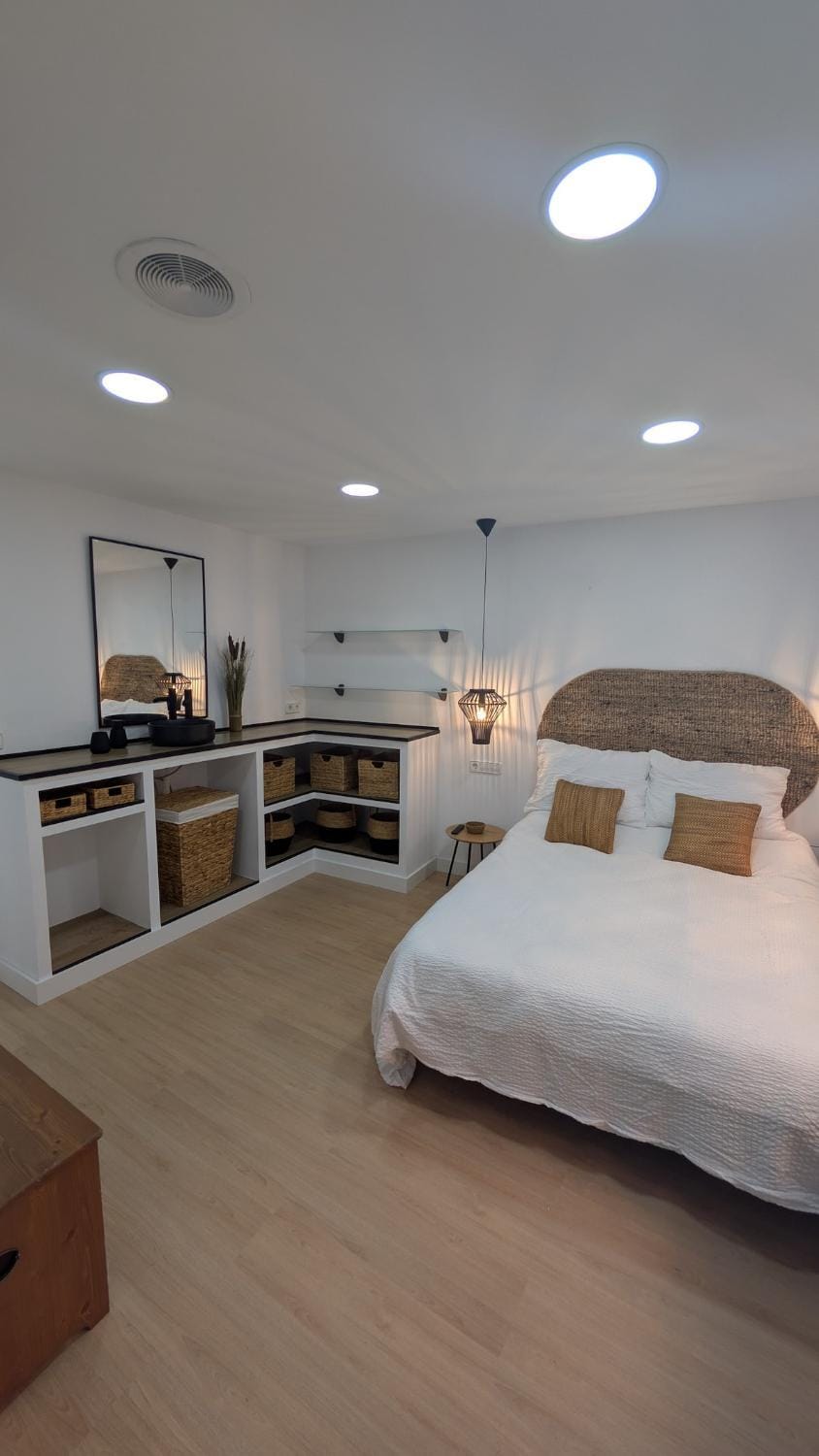 Photo of the whole room, Bedroom