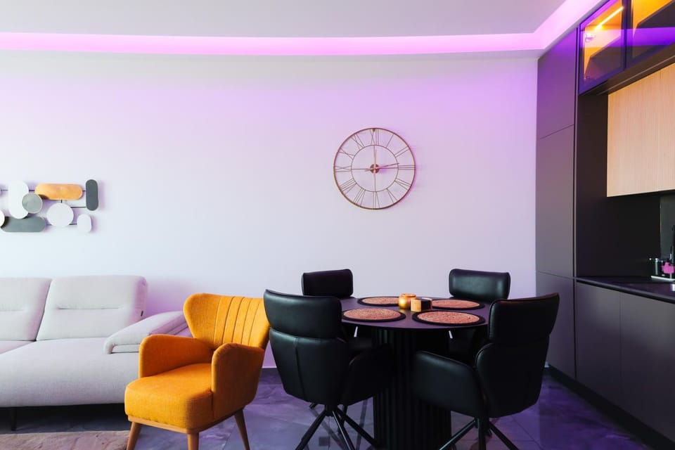 Living room, Dining area