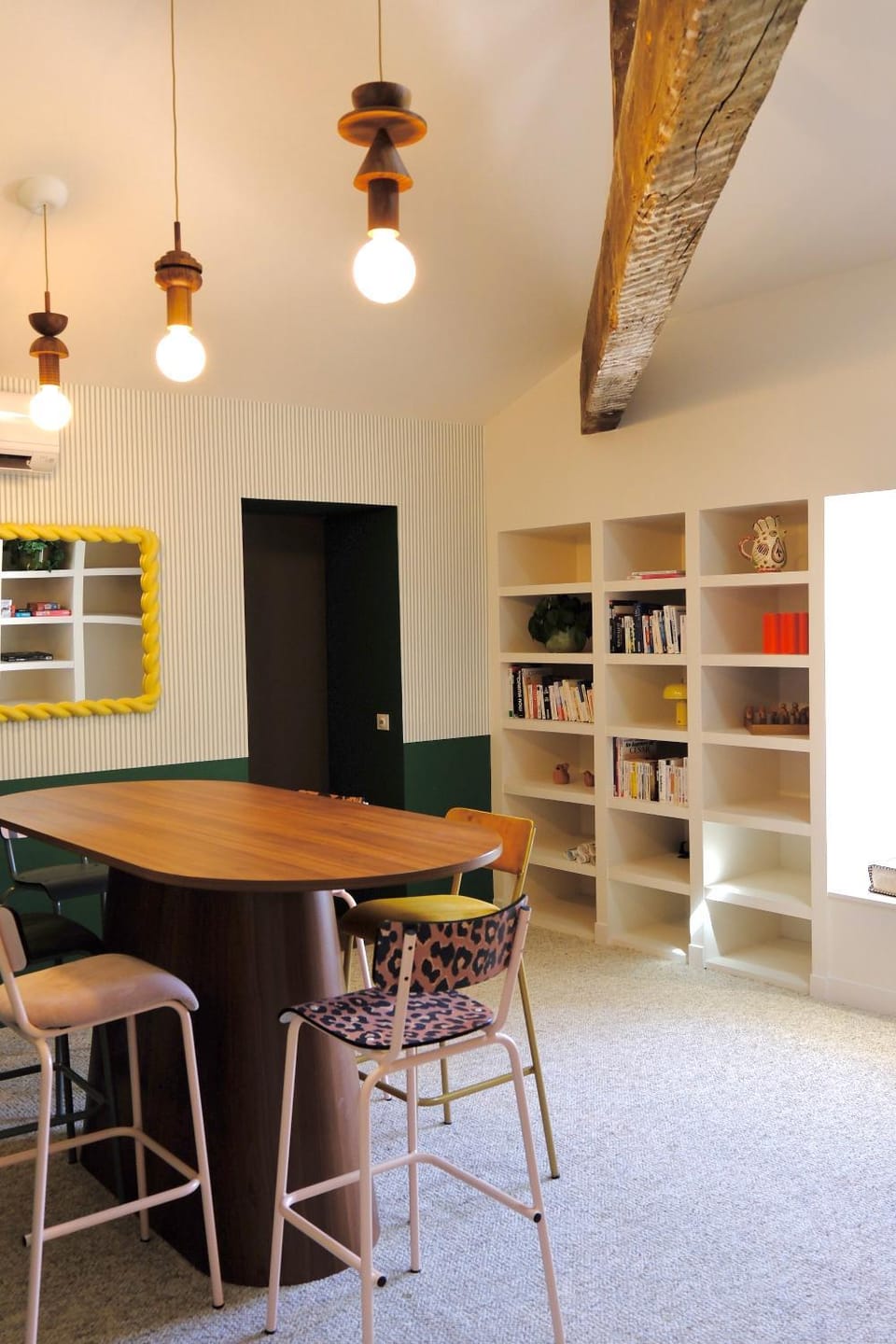Library, Seating area