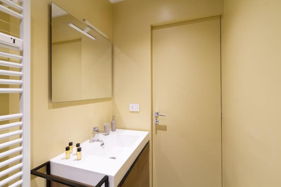 Shopping District 5 Apartment in Milan