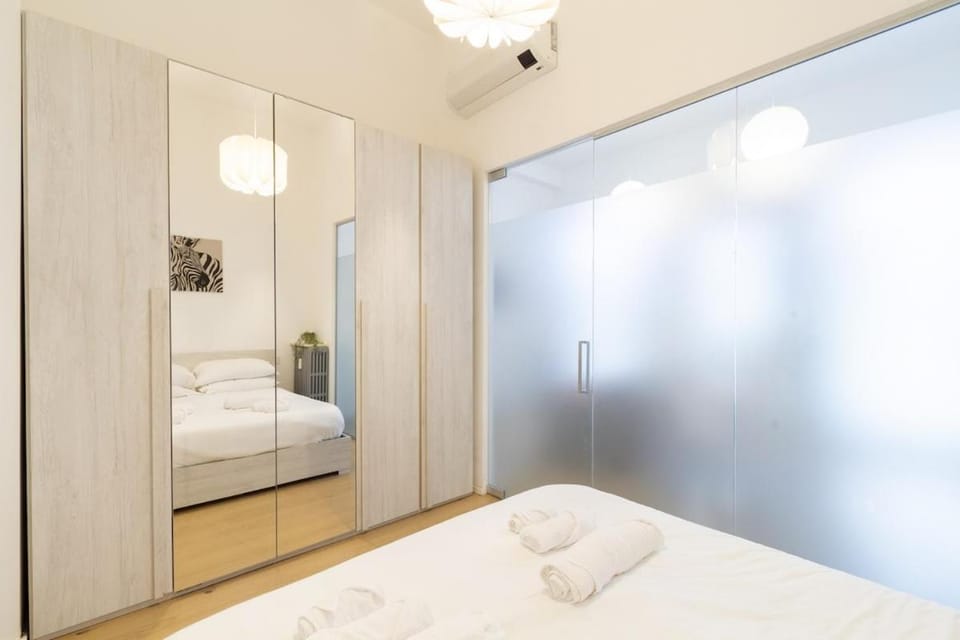 Shopping District 5 Apartment in Milan