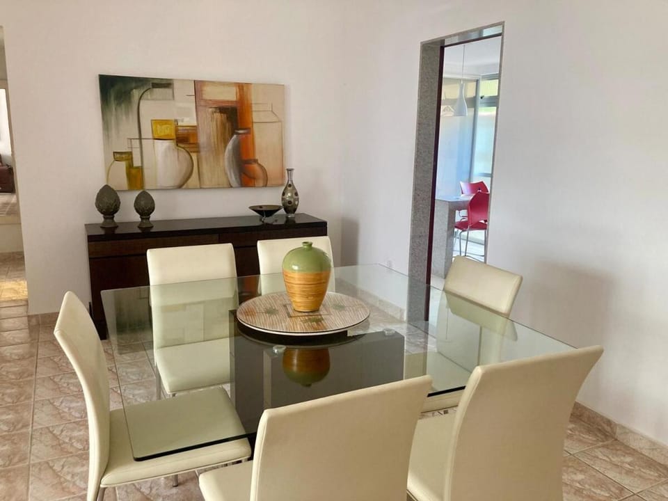 Praia do Morro - APARTAMENTO COMPLETO PARA ALUGUEL 3 quartos, 3 vagas e a 150m do mar Apartment in Guarapari