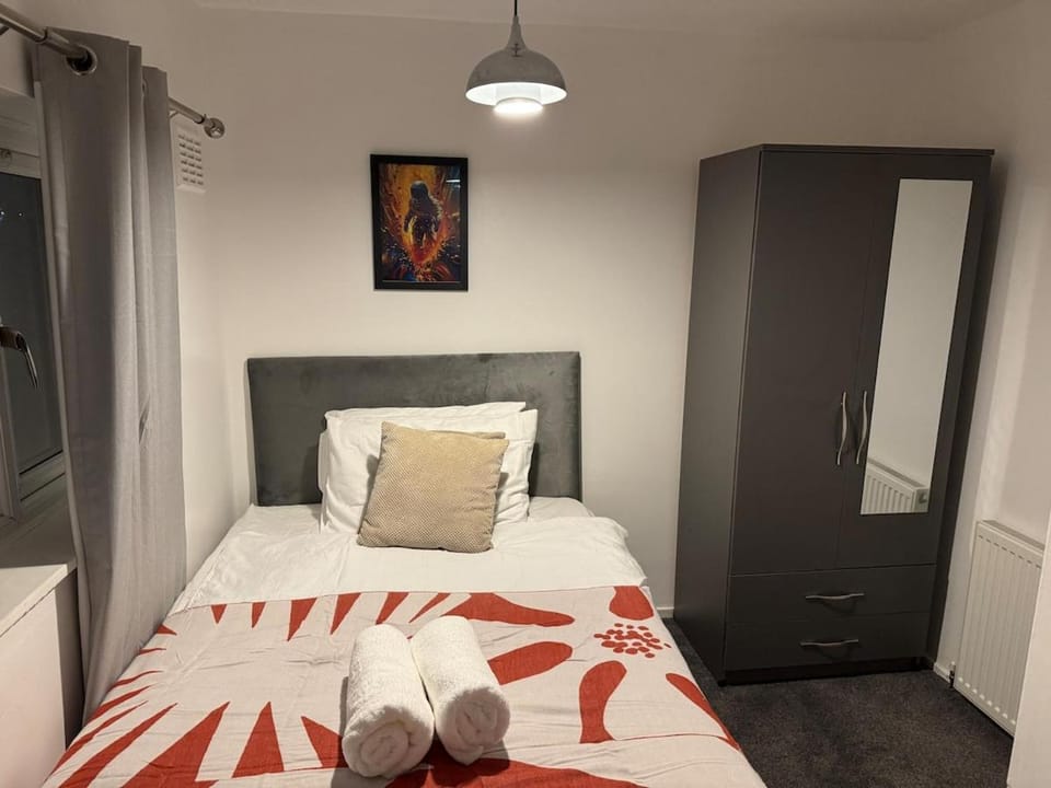 Large House for Contractors, families and groups House in Stoke-on-Trent