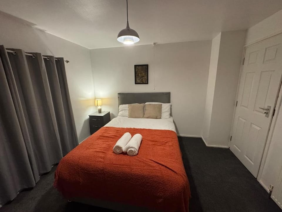 Large House for Contractors, families and groups House in Stoke-on-Trent
