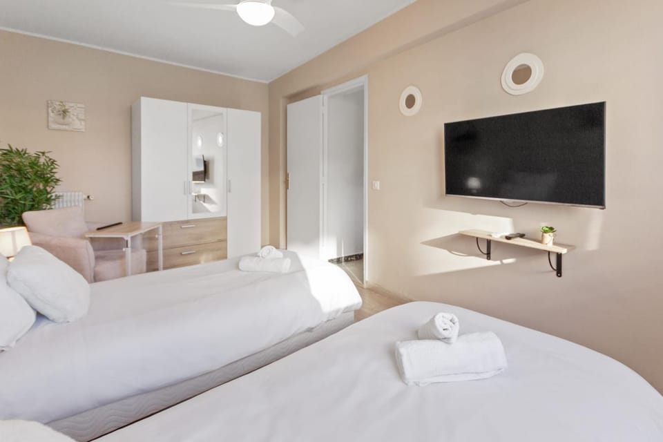 La Plage - Spacious - Sea View - Parking - AC - Pool Apartment in Antibes