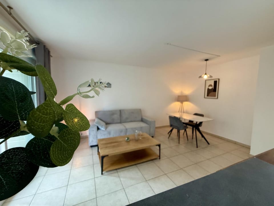 DAPHNE, appartement piscine Apartment in Cannes